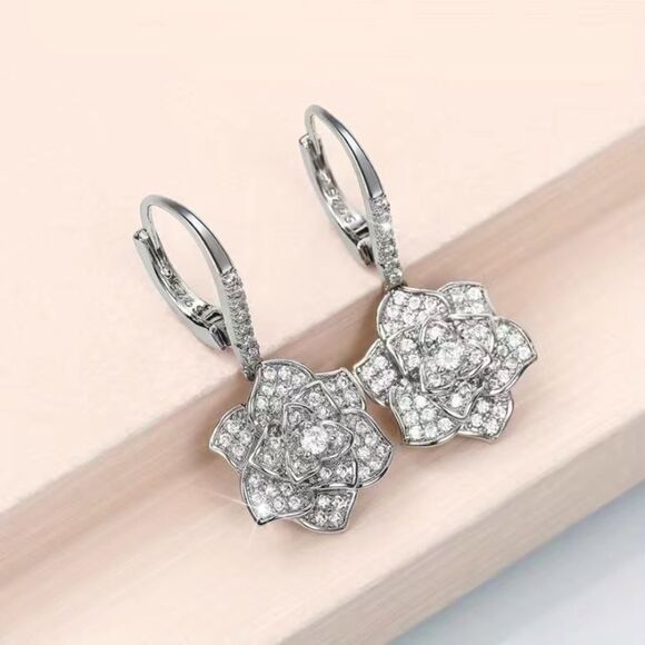 π
ππ
 Elegant Vintage Inspired SILVER Plated Rose Zircon HookβEarrings β¨ - Picture 1 of 15